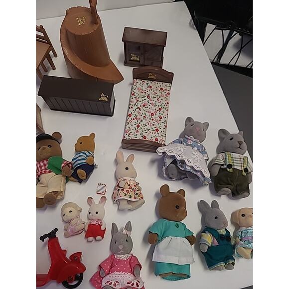 Calico Critters Epoch Sylvanian Families Mixed Lot Accessories Dolls Furniture - Picture 9 of 14